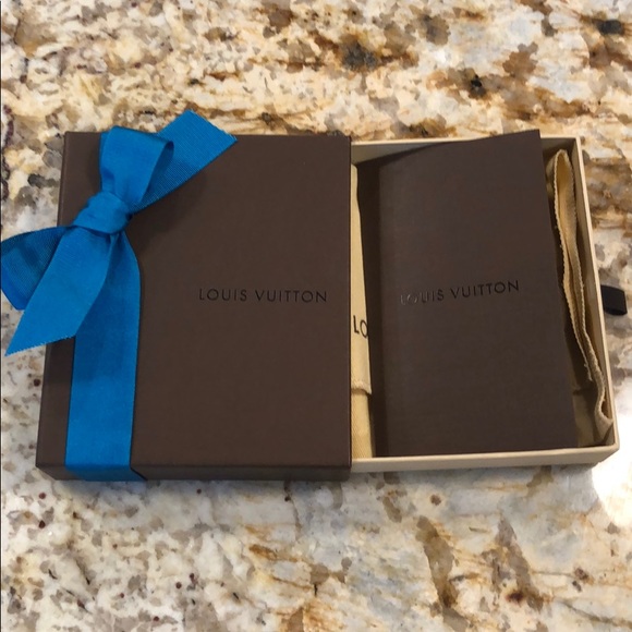 Louis Vuitton draw open Box, Bow, Cloth and card - Picture 10 of 11